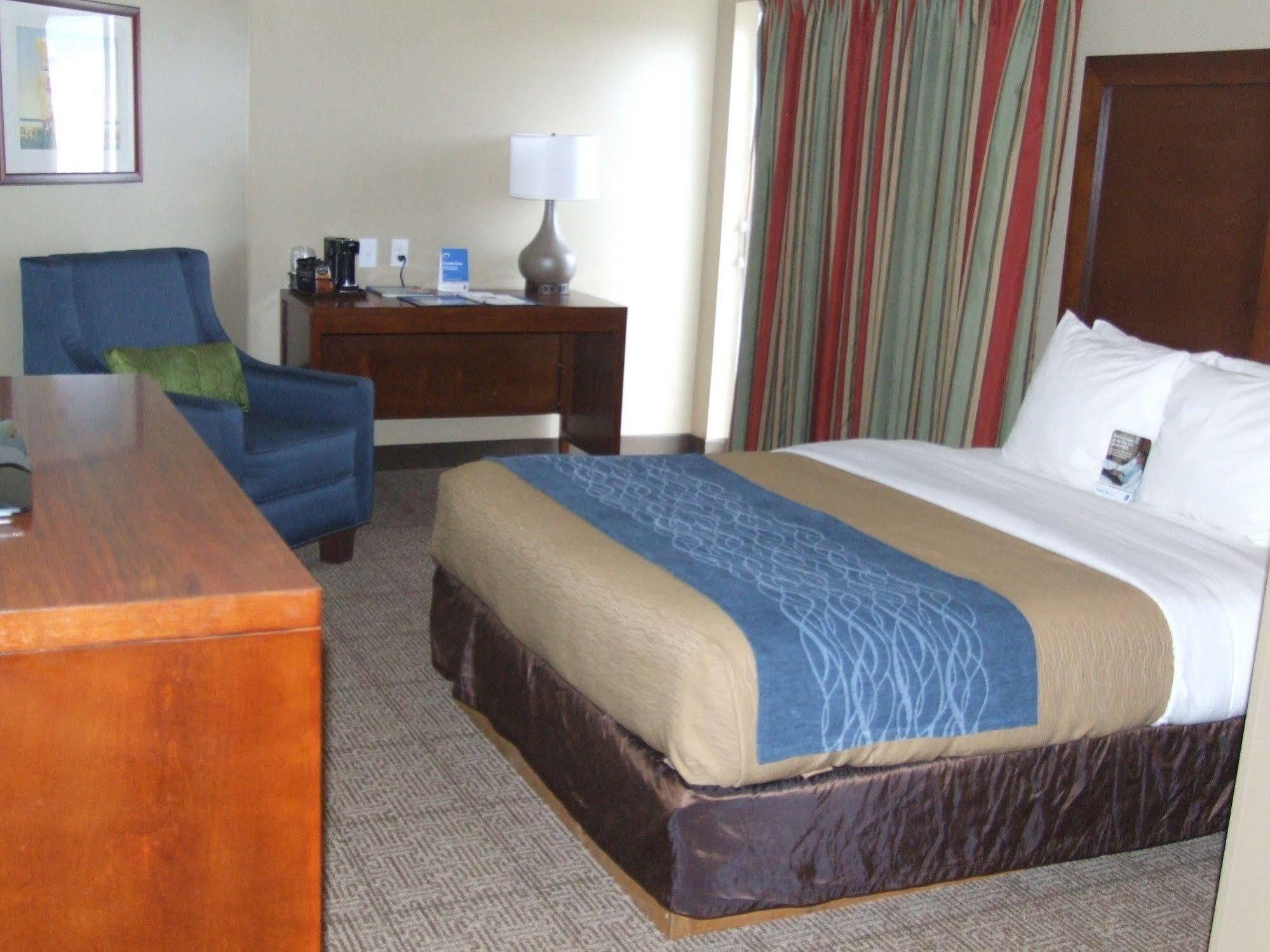 Comfort Inn & Suites Ocean Shores Extérieur photo